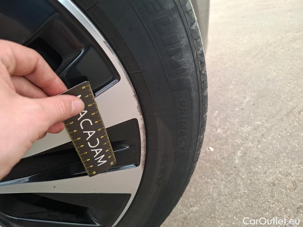  Mercedes  A-Klasse MERCEDES-BENZ Classe A Berline / 2018 / 4P / Berline A 180 d Business Line 8G-DCT #17