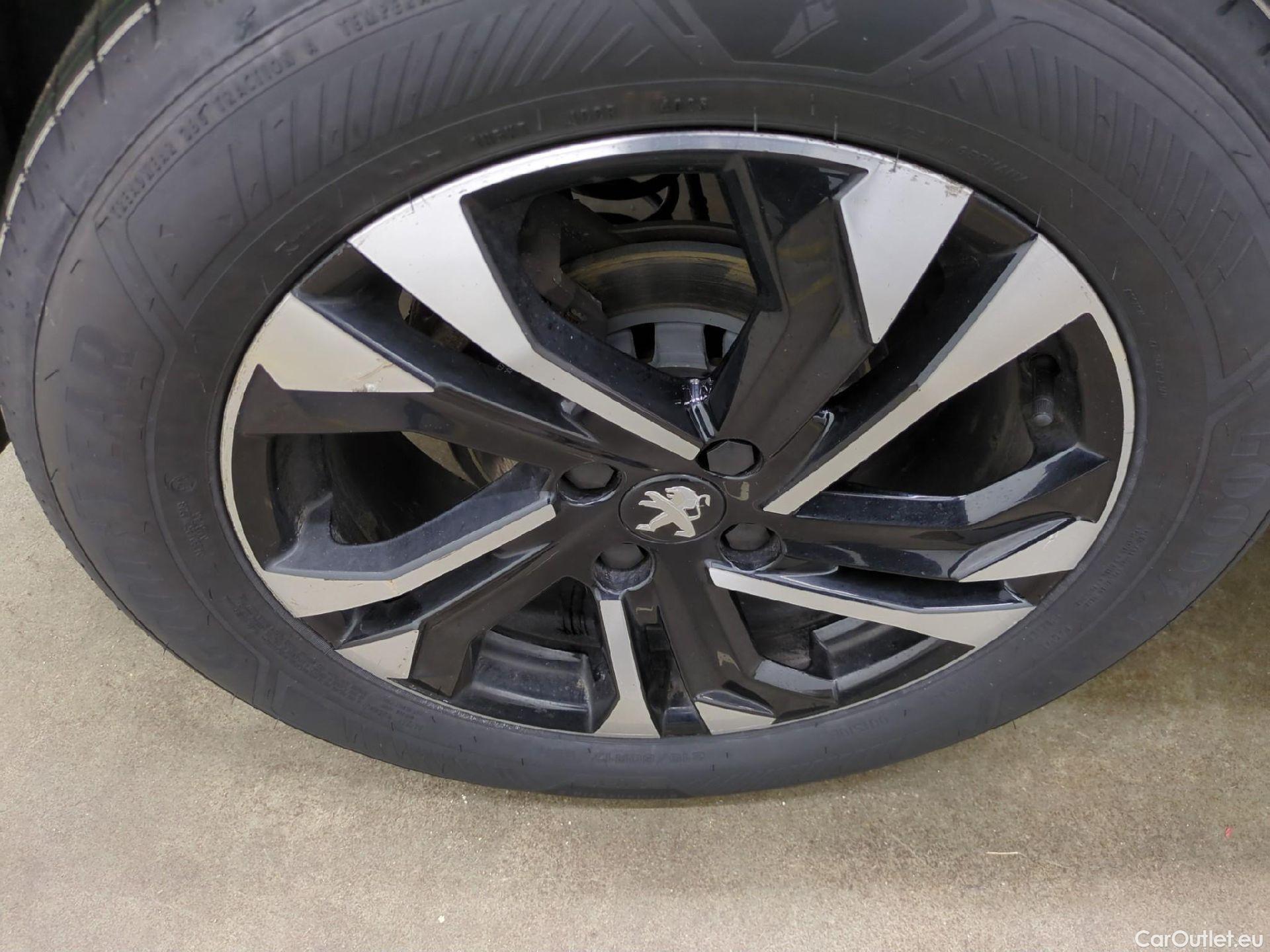  Peugeot  2008  Allure Business 1.5 HDi 130CV BVA8 E6d #26