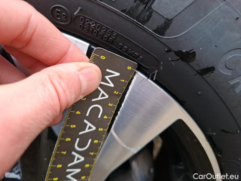  Peugeot  2008  Allure Pack 1.5 HDi 130CV BVA8 E6d #19