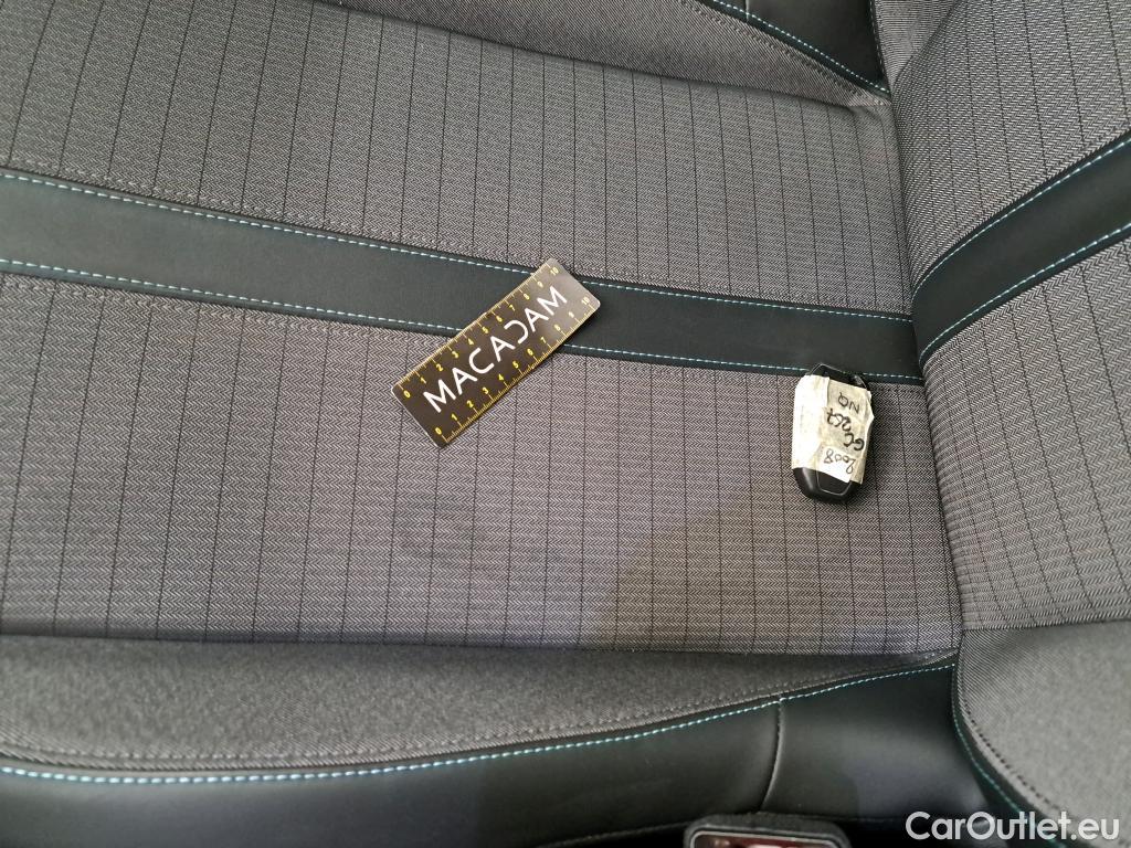  Peugeot  2008  Allure Business 1.5 HDi 130CV BVA8 E6d #17