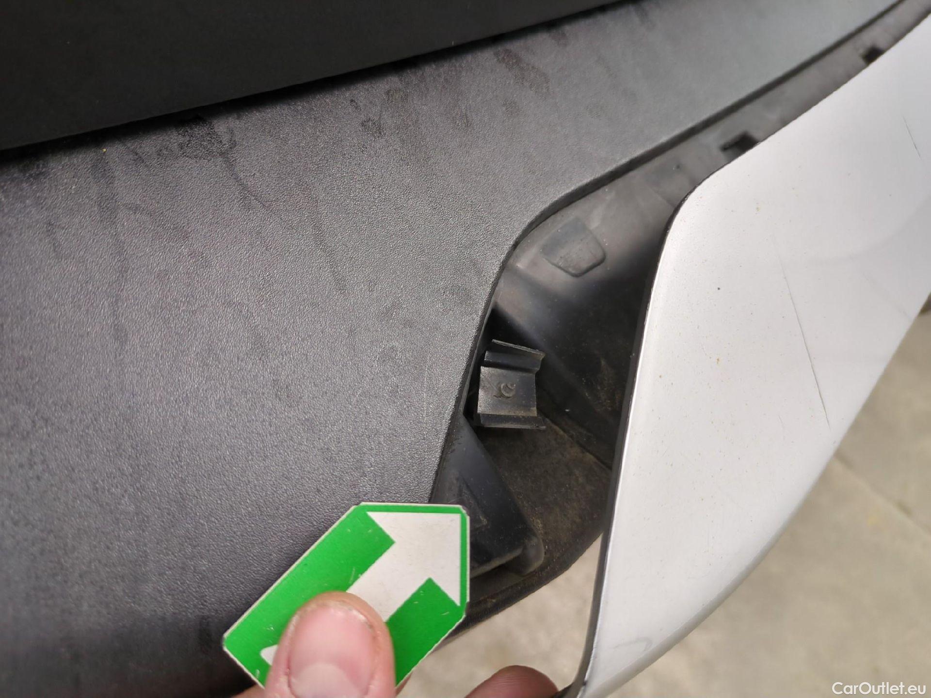  Peugeot  2008  Allure Business 1.5 HDi 130CV BVA8 E6d #93