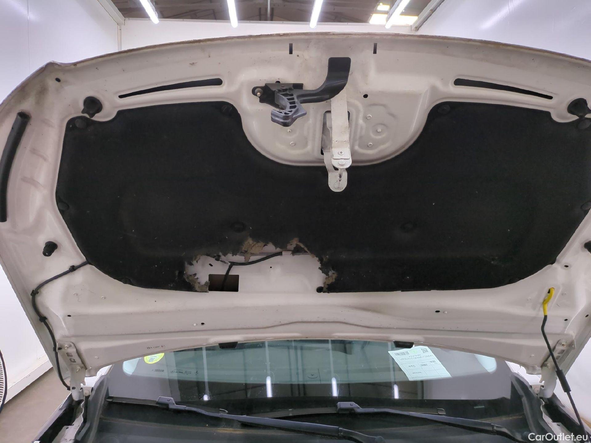  Peugeot  2008  Allure Business 1.5 HDi 130CV BVA8 E6d #4