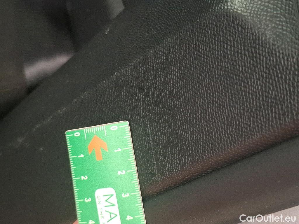  Peugeot  3008  Active Pack 1.5 HDi 130CV BVA8 E6d #46