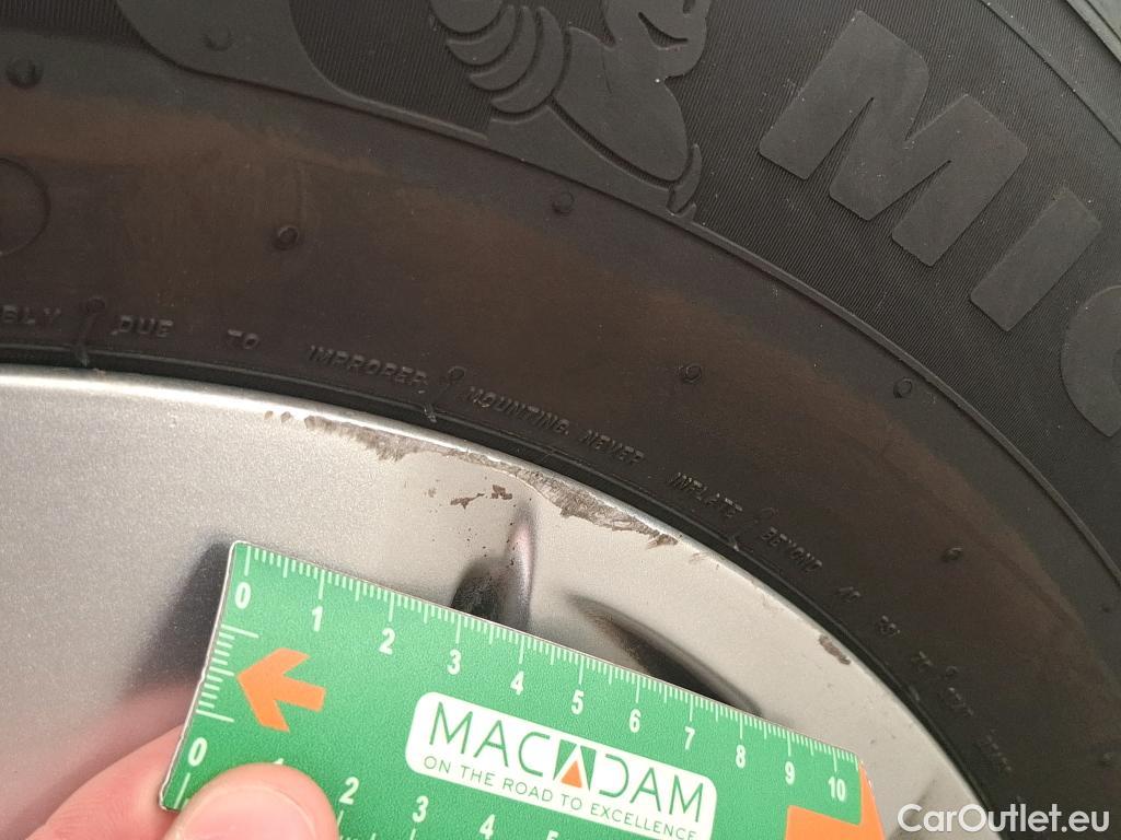  Peugeot  3008  Active Pack 1.5 HDi 130CV BVA8 E6d #40