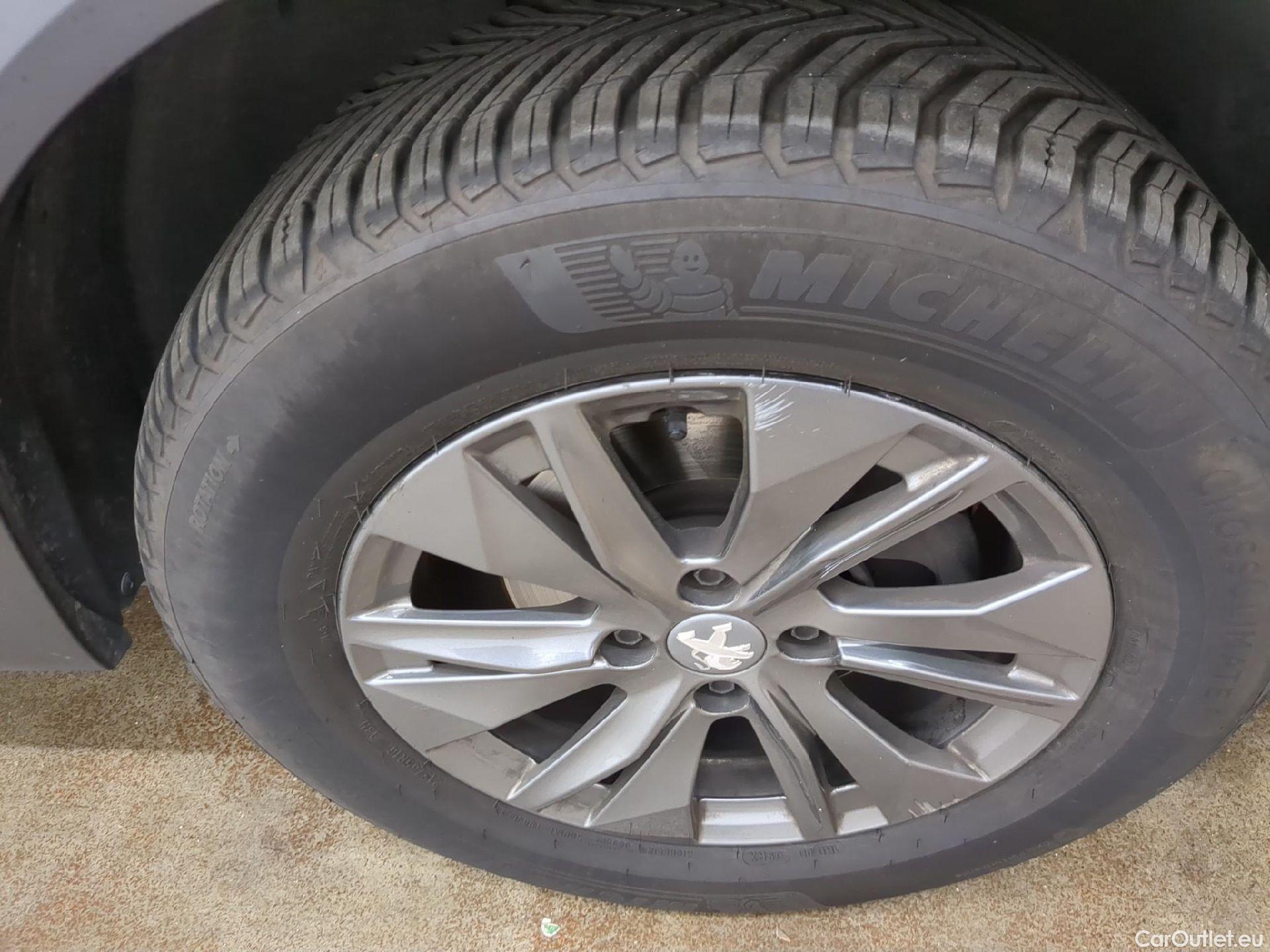  Peugeot  2008  Active Pack 1.2 PureTech 130CV BVA8 E6d #3