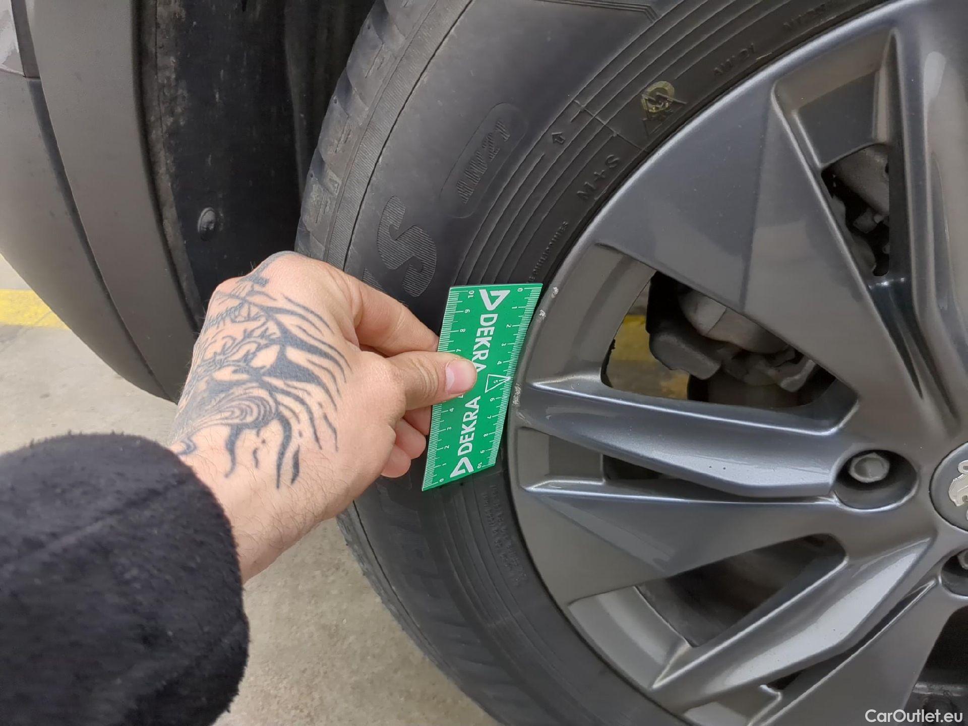  Peugeot  2008  Active Pack 1.2 PureTech 130CV BVA8 E6d #1