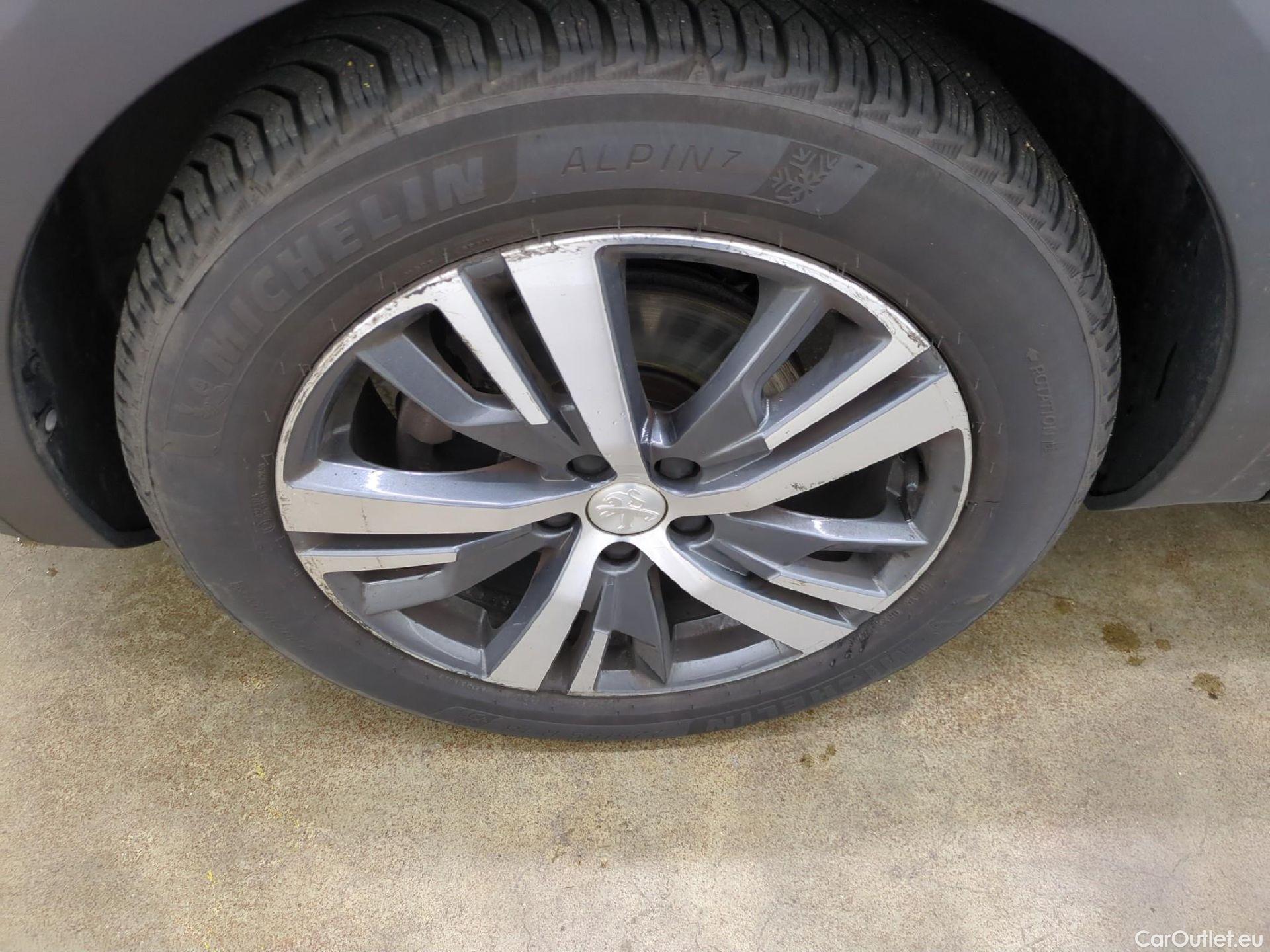  Peugeot  5008  Allure 1.5 HDi 130CV BVM6 7 Sieges E6d #8