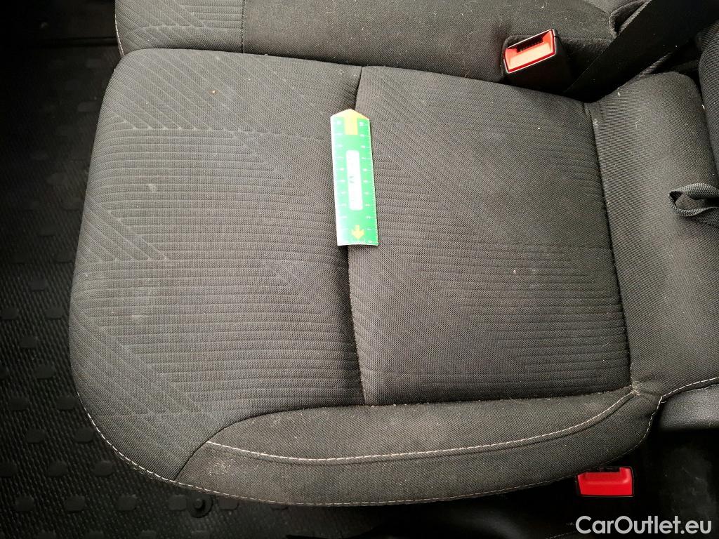  Renault  Trafic  Fourgon L2H1 3T Grand Confort 2.0 dCi 130CV BVM6 E6d #21