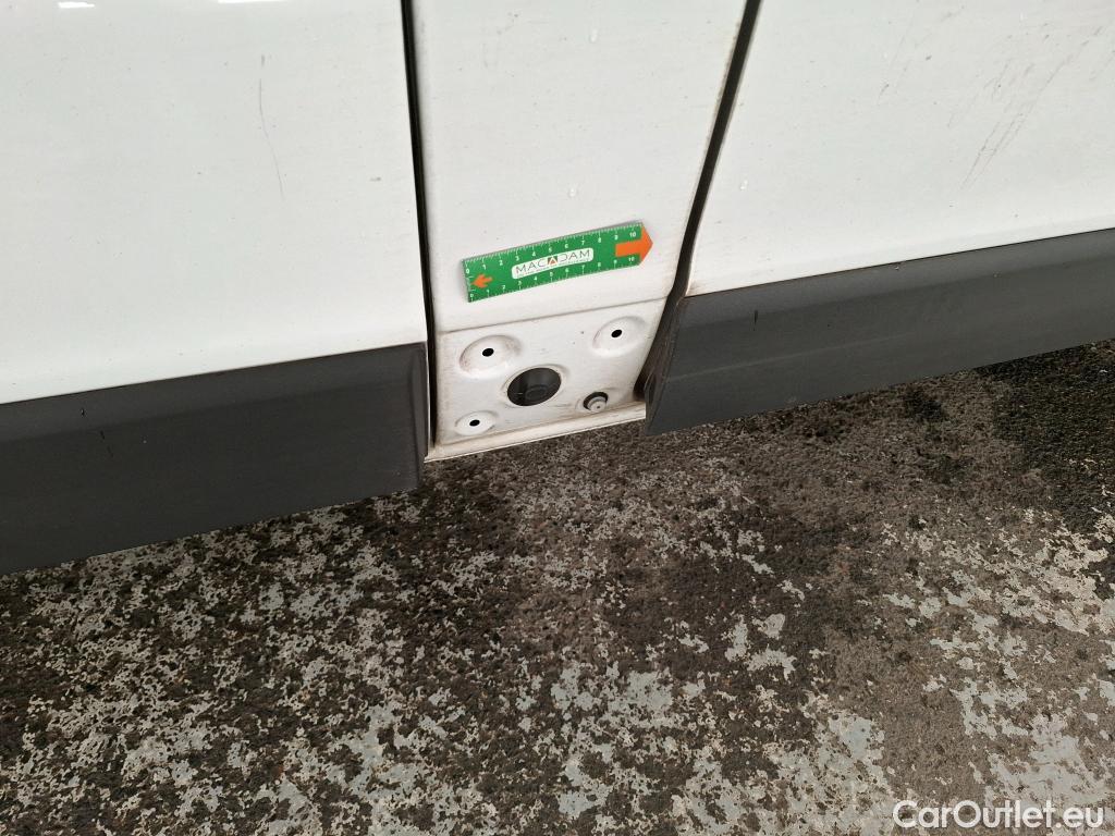  Renault  Trafic  Fourgon L2H1 3T Grand Confort 2.0 dCi 130CV BVM6 E6d #19