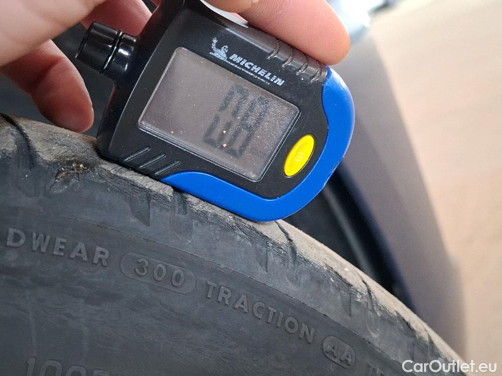  Bmw  Serie 1 BMW Série 1 / 2019 / 5P / Berline 1.5 118I Business Design #8