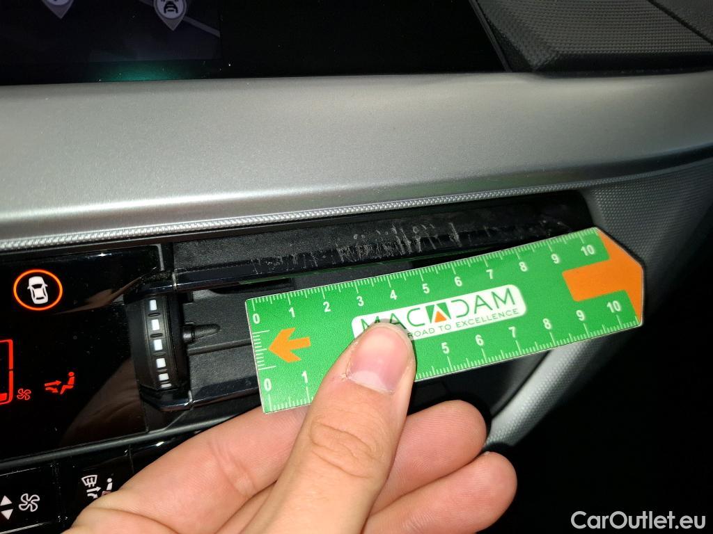  Bmw  Serie 1 BMW Série 1 / 2019 / 5P / Berline 116d DKG7 Business Design #8