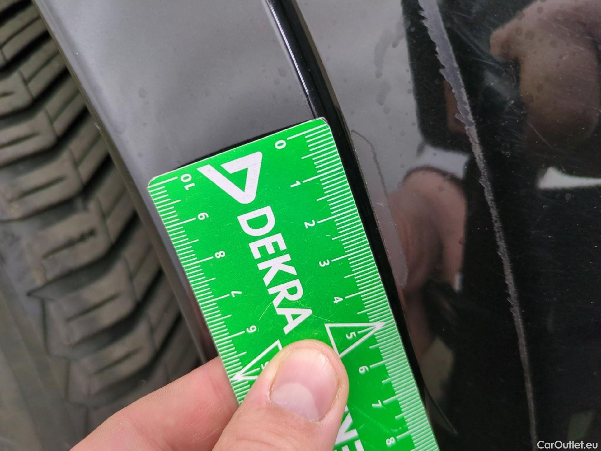  Land Rover  Discovery LAND ROVER  Sport / 2019 / 5P / SUV 1.5 P300e PHEV AUTO 4WD R-Dynamic S #28