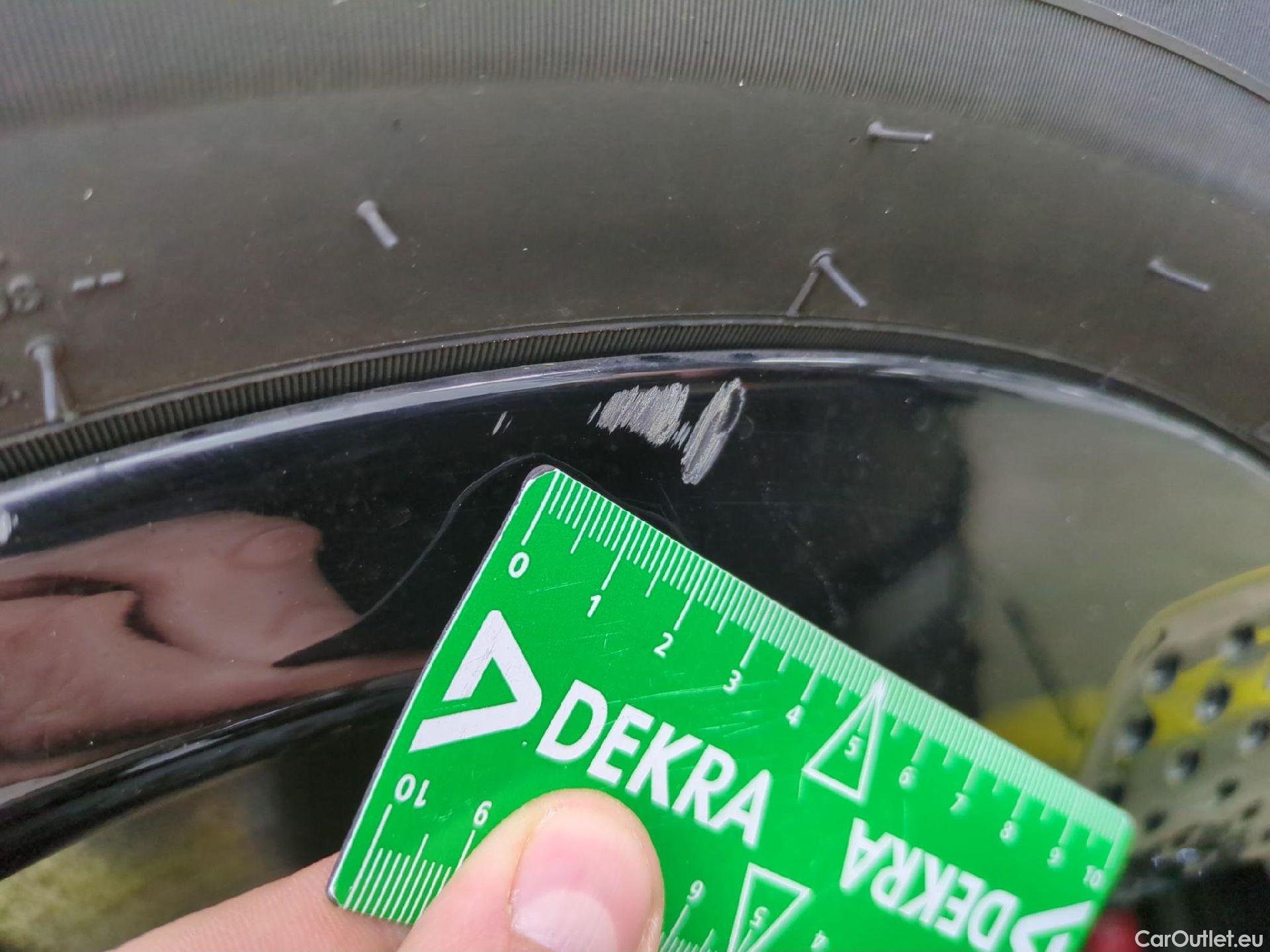  Land Rover  Discovery LAND ROVER  Sport / 2019 / 5P / SUV 1.5 P300e PHEV AUTO 4WD R-Dynamic S #2