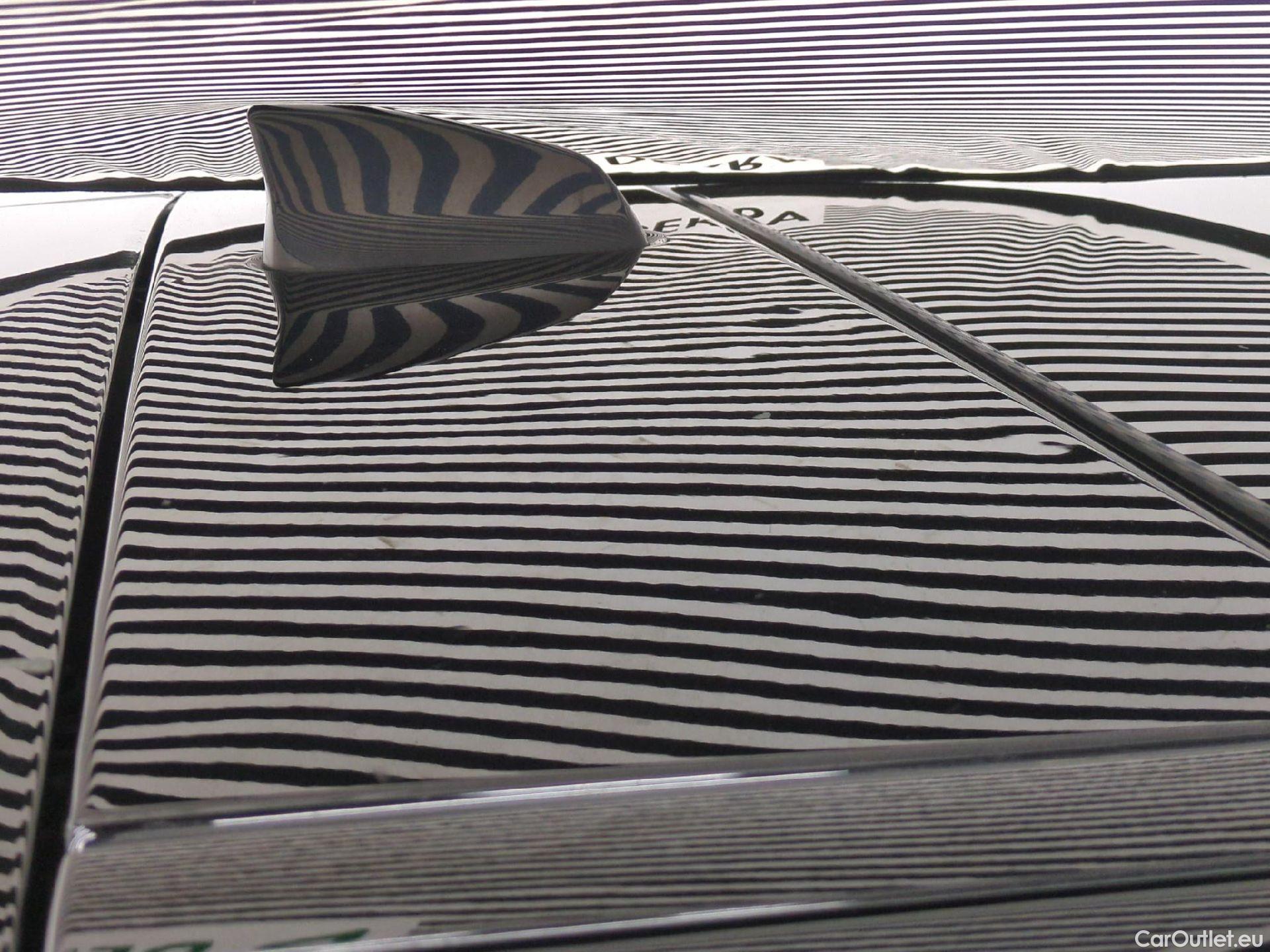  Land Rover  Discovery LAND ROVER  Sport / 2019 / 5P / SUV 1.5 P300e PHEV AUTO 4WD R-Dynamic S #13