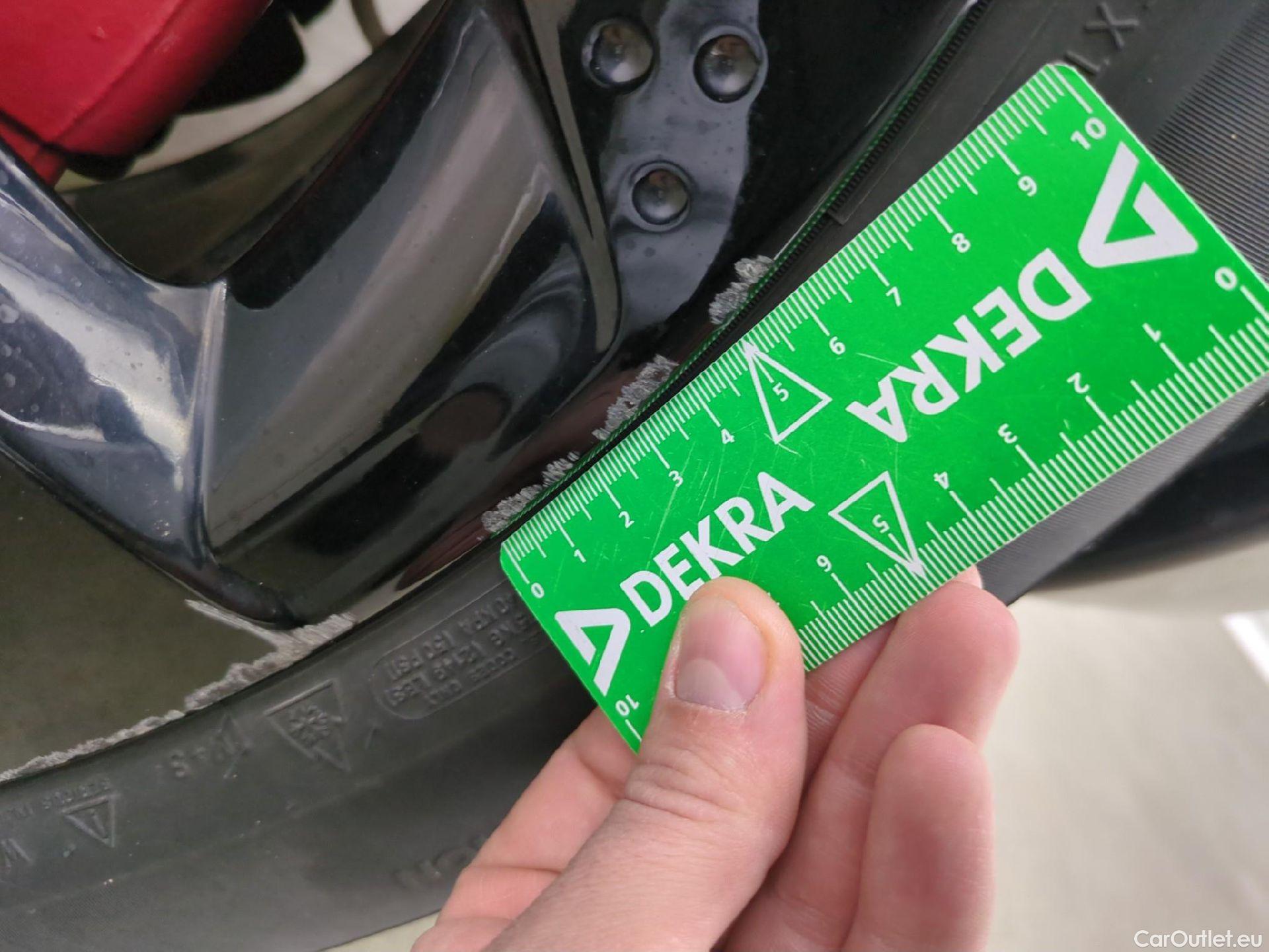  Land Rover  Discovery LAND ROVER  Sport / 2019 / 5P / SUV 1.5 P300e PHEV AUTO 4WD R-Dynamic S #7