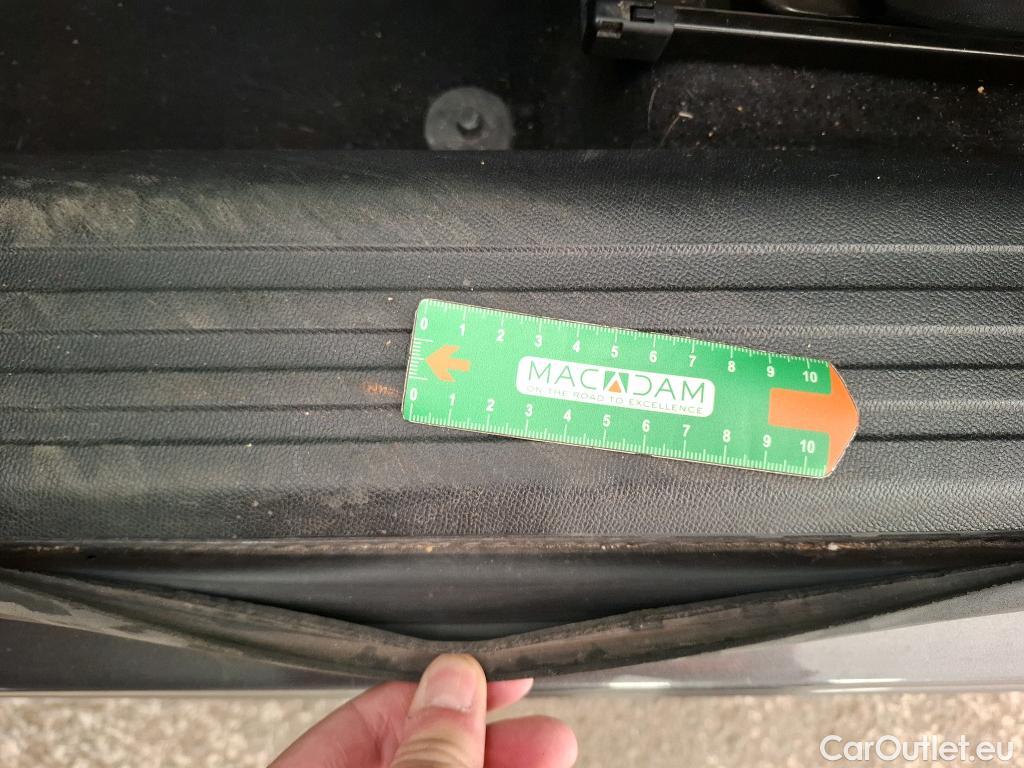  Peugeot  2008  Allure Business 1.5 HDi 130CV BVA8 E6d #30