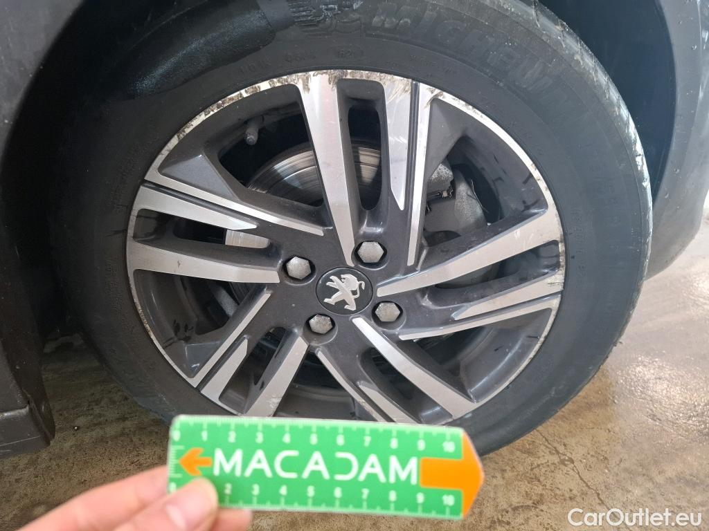  Peugeot  208  Allure 1.2 PureTech 100CV BVM6 E6d #19