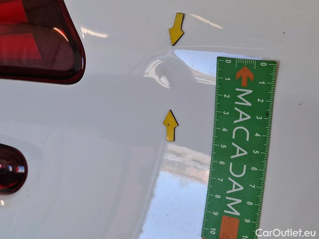  Peugeot  208 PEUGEOT  / 2015 / 5P / Berline &BLUEHDI 100 €6.c S&S ALLURE BUSINESS #56