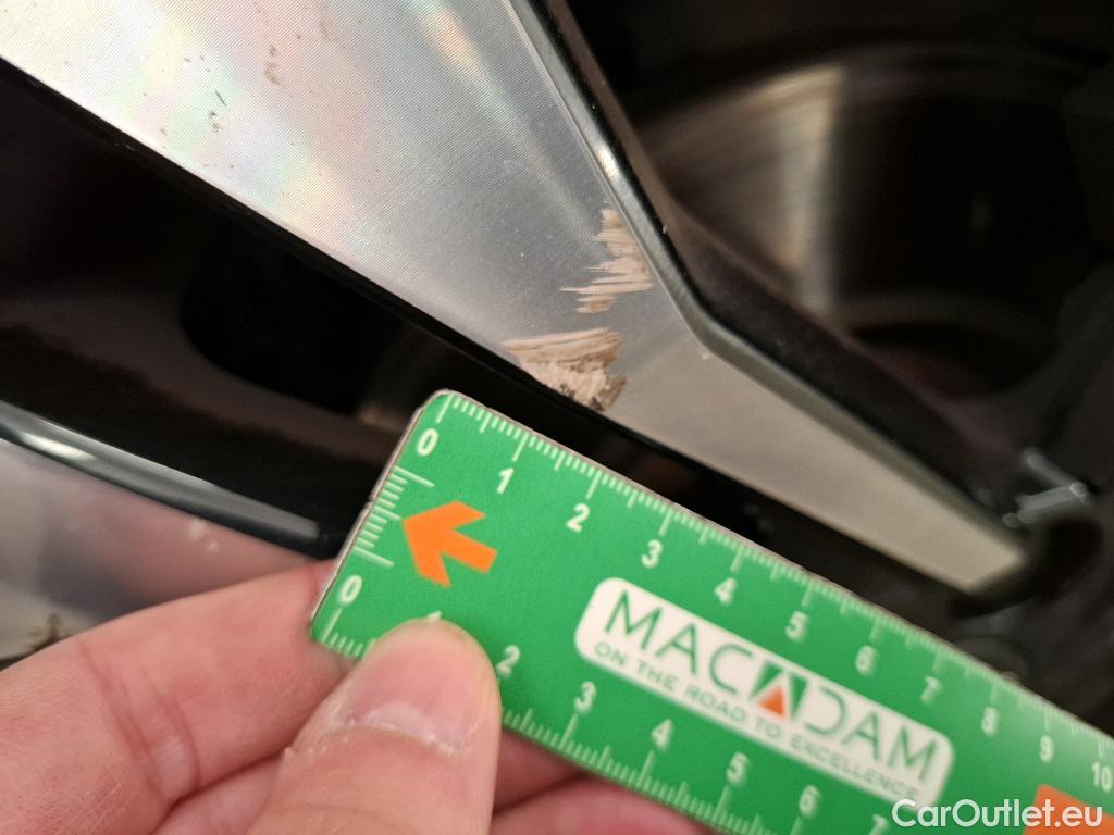  Peugeot  2008  Allure Business 1.5 HDi 130CV BVA8 E6d #40