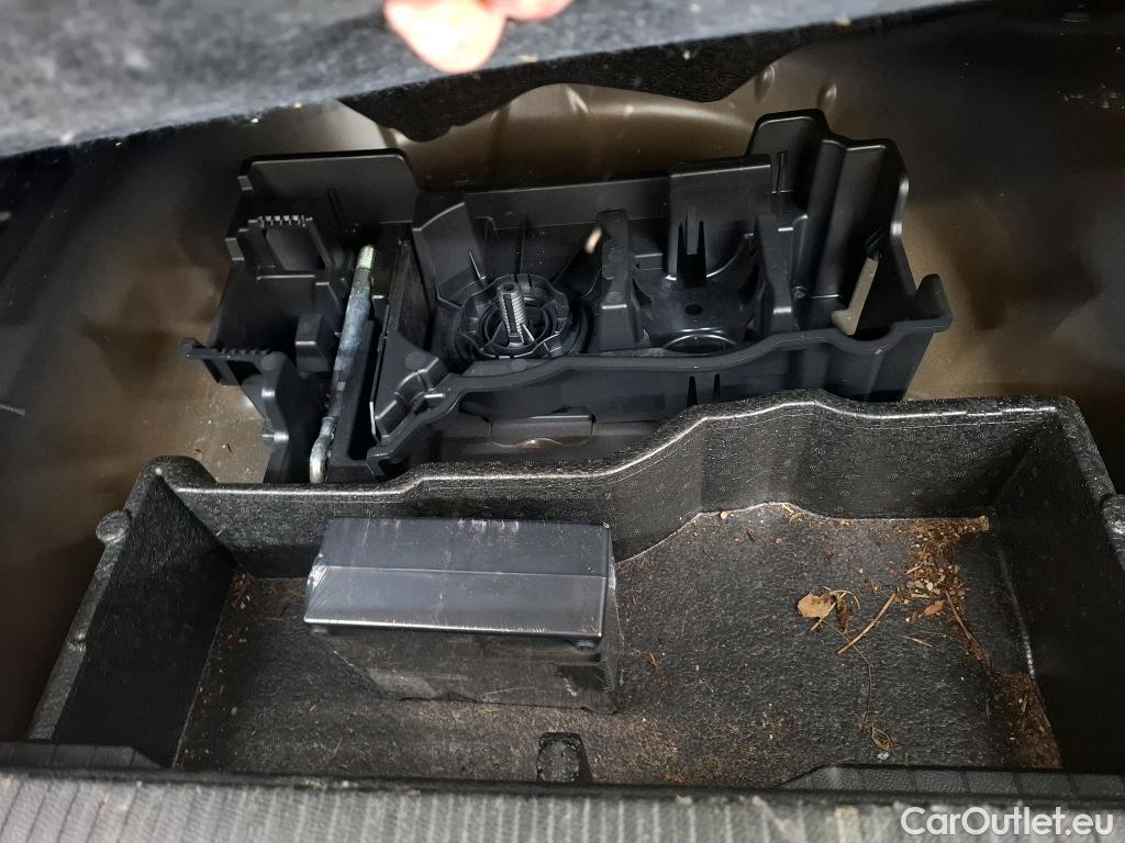  Peugeot  2008  Allure Business 1.5 HDi 130CV BVA8 E6d #36