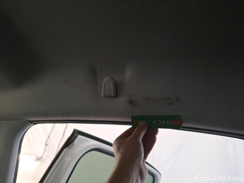  Peugeot  208 PEUGEOT  / 2015 / 5P / Berline &BLUEHDI 100 €6.c S&S ALLURE BUSINESS #58