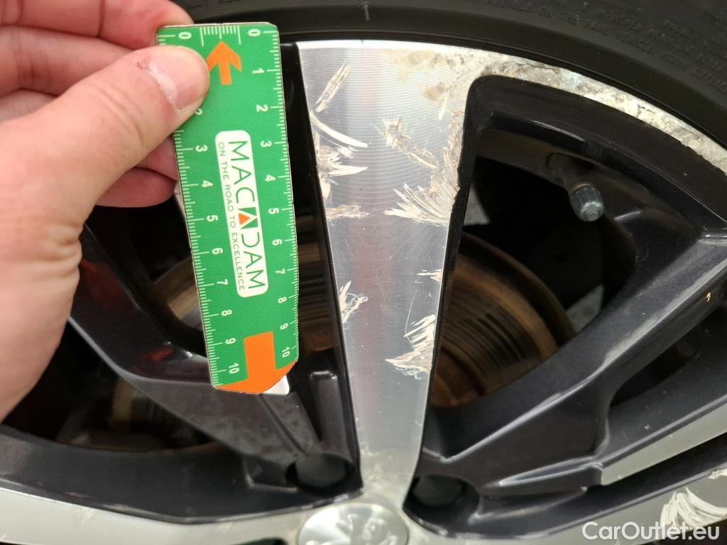  Peugeot  3008 PEUGEOT  2016 5P SUV BlueHDi 130 EAT8 GT LINE #16