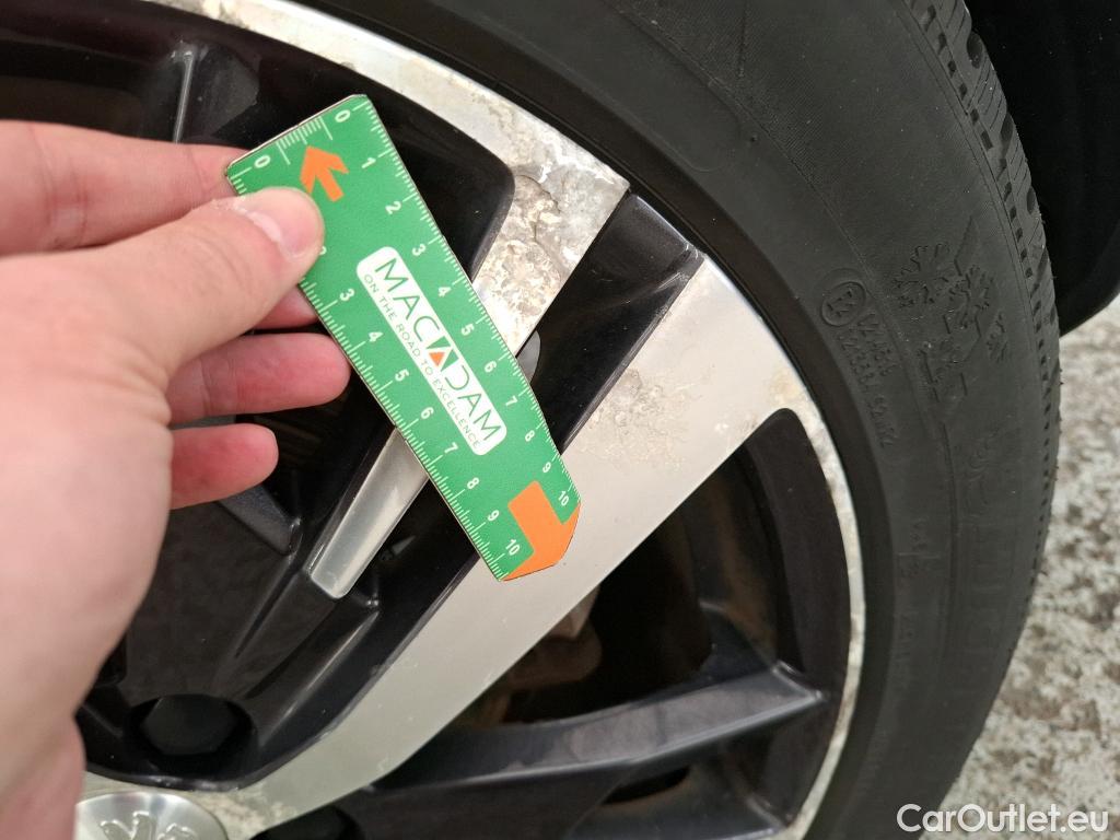  Peugeot  3008 PEUGEOT  2016 5P SUV BlueHDi 130 EAT8 GT LINE #10