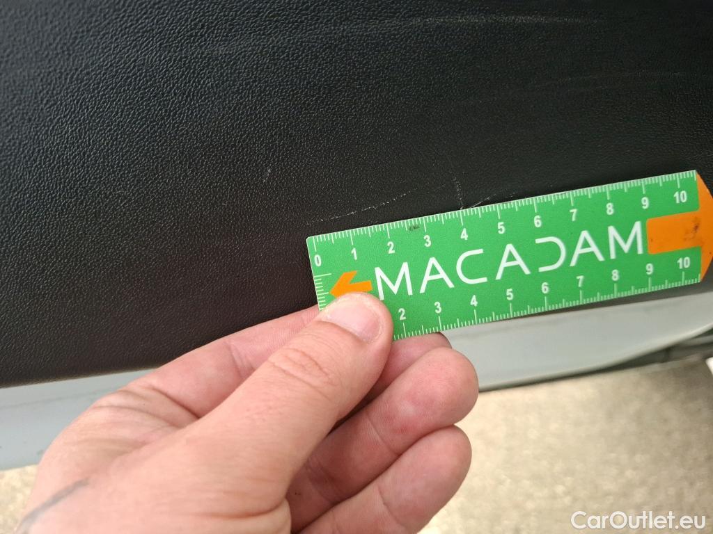  Peugeot  208 PEUGEOT  / 2015 / 5P / Berline &BLUEHDI 100 €6.c S&S ALLURE BUSINESS #49