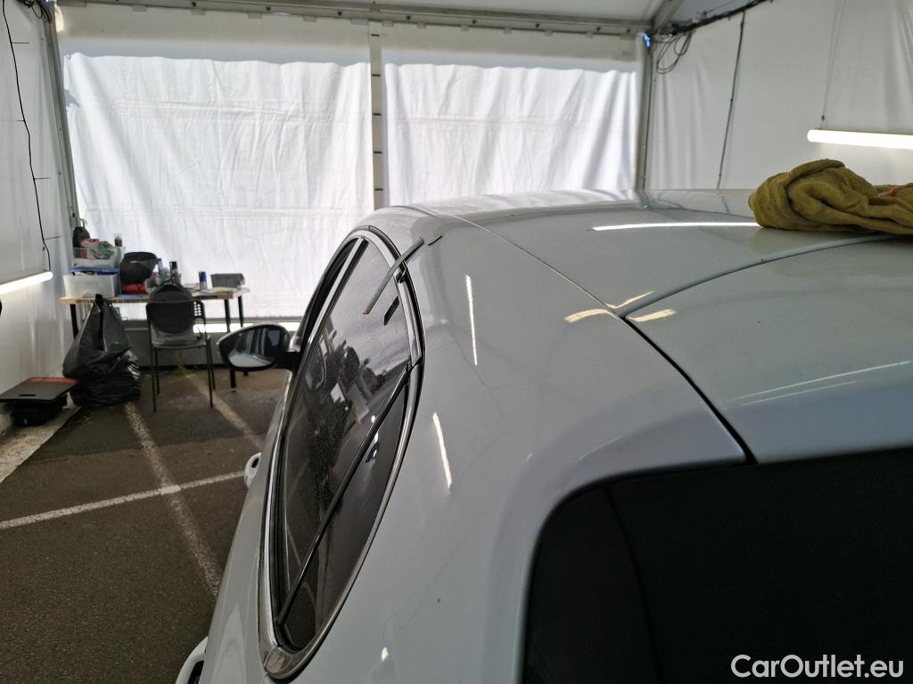  Peugeot  208 PEUGEOT  / 2015 / 5P / Berline &BLUEHDI 100 €6.c S&S ALLURE BUSINESS #50