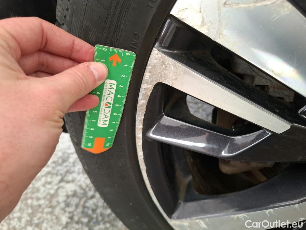  Peugeot  3008 PEUGEOT  2016 5P SUV BlueHDi 130 EAT8 GT LINE #17