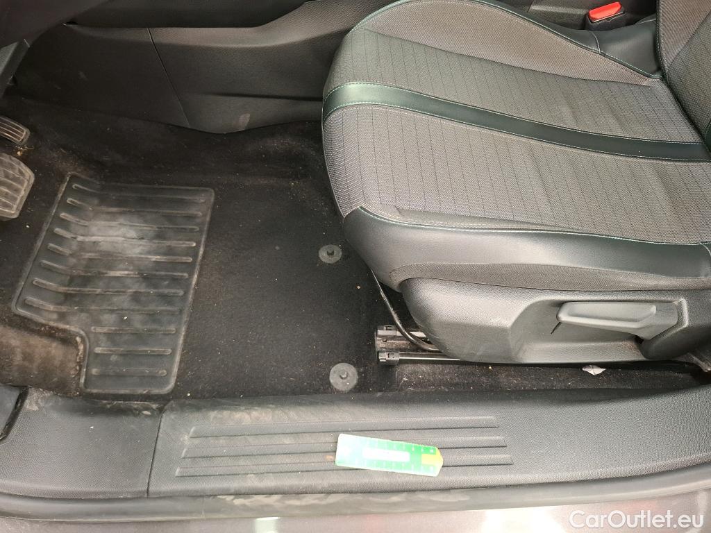  Peugeot  2008  Allure Business 1.5 HDi 130CV BVA8 E6d #29