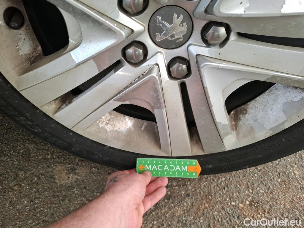  Peugeot  208 PEUGEOT  / 2015 / 5P / Berline &BLUEHDI 100 €6.c S&S ALLURE BUSINESS #75