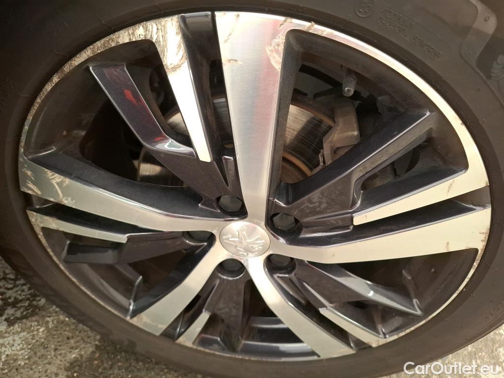  Peugeot  3008 PEUGEOT  2016 5P SUV BlueHDi 130 EAT8 GT LINE #19