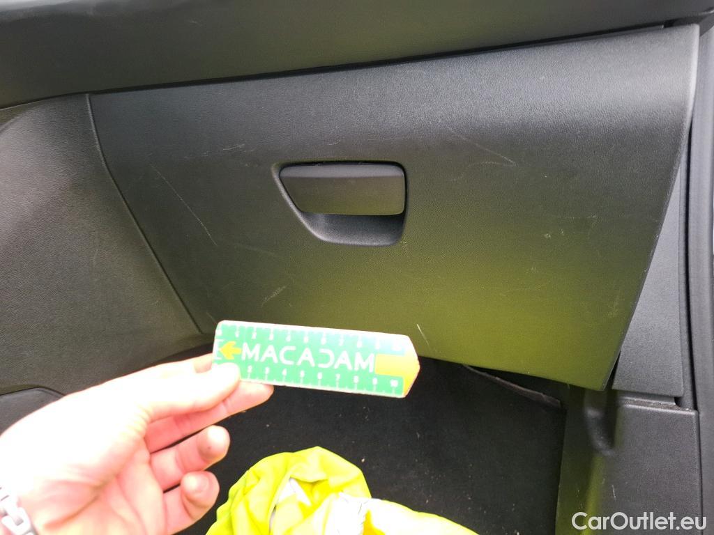  Peugeot  208  Affaire Premium 1.5 HDi 100CV BVM5 E6dT #88