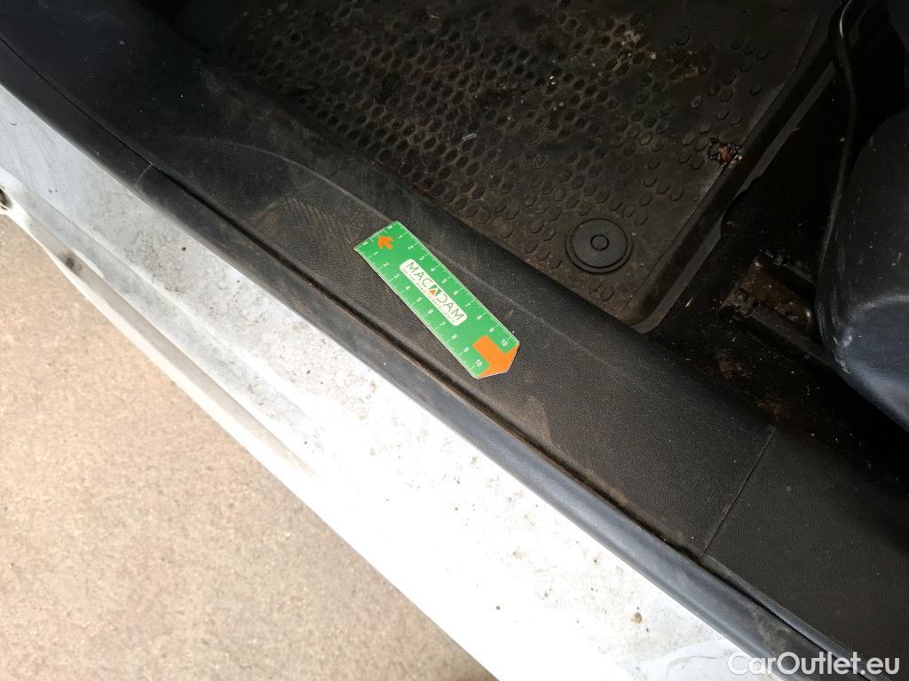  Peugeot  208  Affaire Premium 1.6 HDi 75CV BVM5 E6 #29