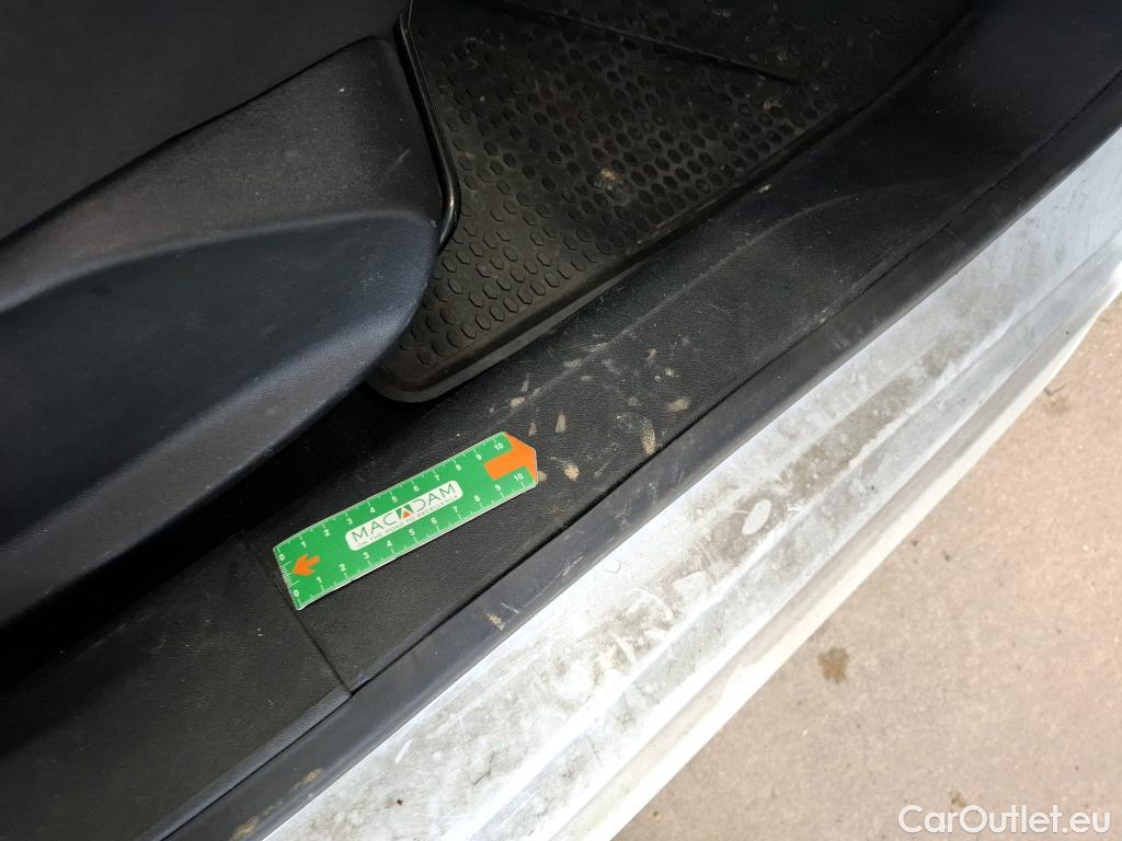  Peugeot  208  Affaire Premium 1.6 HDi 75CV BVM5 E6 #27