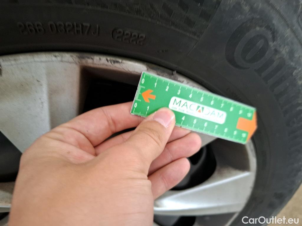  Peugeot  208  Affaire Premium 1.6 HDi 75CV BVM5 E6 #40