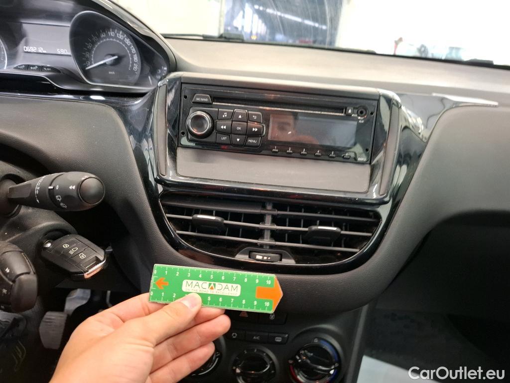  Peugeot  208  Affaire Premium 1.6 HDi 75CV BVM5 E6 #18