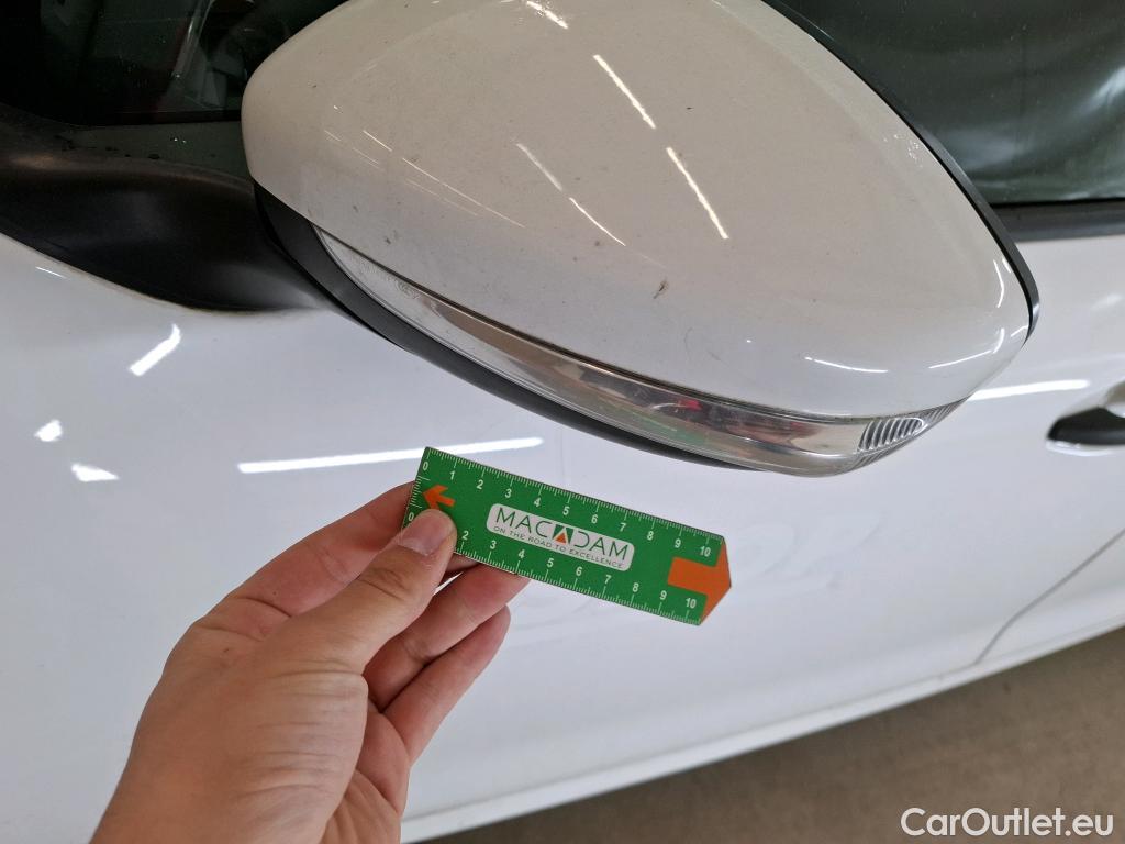  Peugeot  208  Affaire Premium 1.6 HDi 75CV BVM5 E6 #37