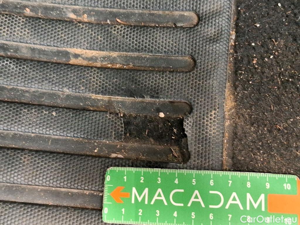  Peugeot  208  Affaire Premium 1.5 HDi 100CV BVM5 E6dT #87