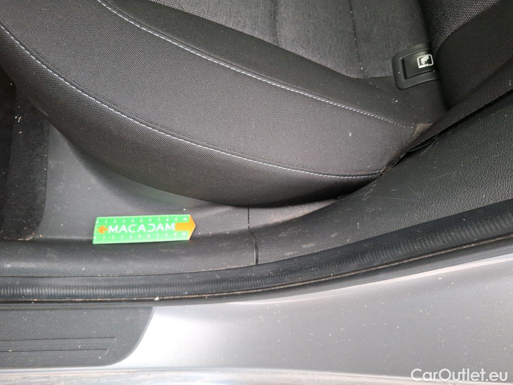  Hyundai  i30  cw Business 1.6 CRDi 115CV BVA7 E6d #16