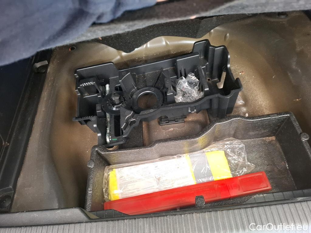  Peugeot  2008  Active Business 1.2 PureTech 130CV BVA8 E6d #36