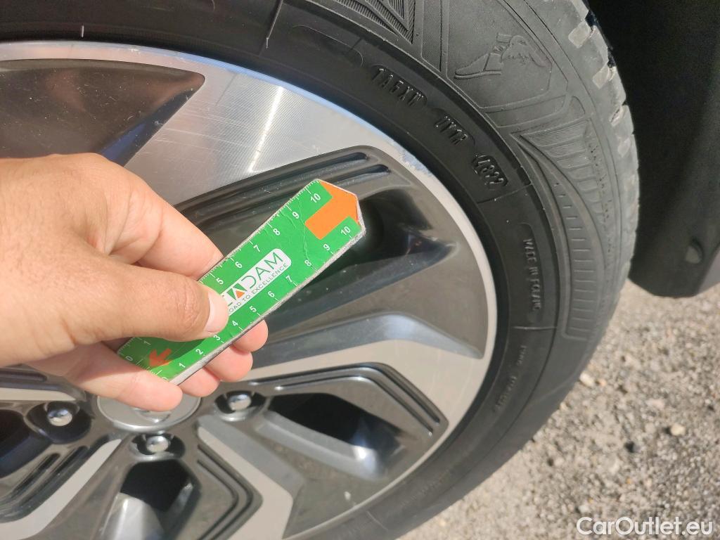  Hyundai  Konna HYUNDAI Kona / 2017 / 5P / todoterreno 1.6 GDI HEV Klass DCT #2