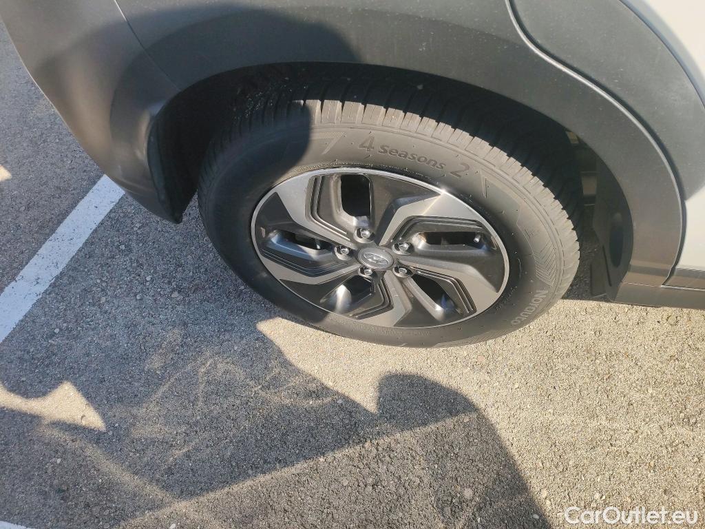  Hyundai  Konna HYUNDAI Kona / 2017 / 5P / todoterreno 1.6 GDI HEV Klass DCT #3