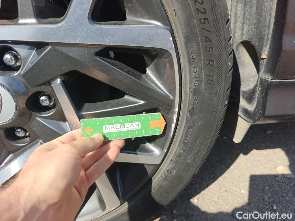  Hyundai  Konna HYUNDAI Kona / 2020 / 5P / todoterreno 1.6 GDI HEV Style Sky DCT #4