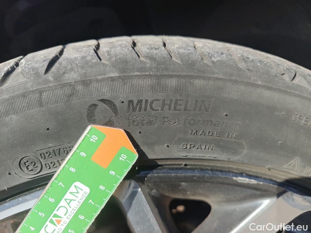  Hyundai  Konna HYUNDAI Kona / 2020 / 5P / todoterreno 1.6 GDI HEV Style Sky DCT #40