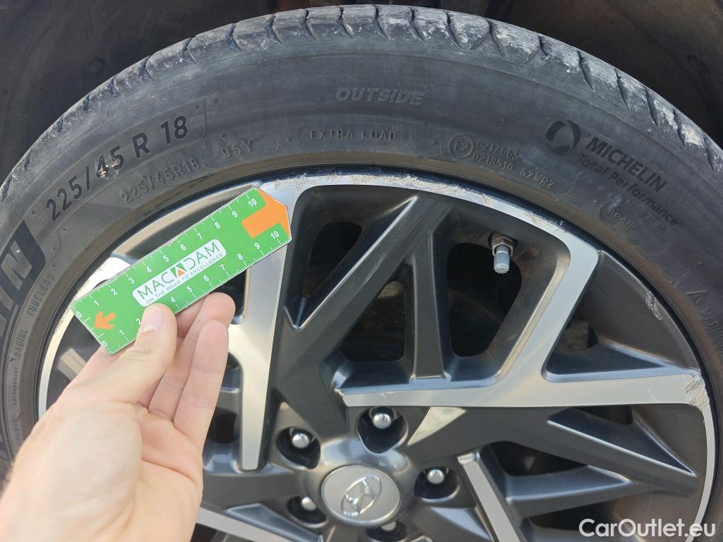  Hyundai  Konna HYUNDAI Kona / 2020 / 5P / todoterreno 1.6 GDI HEV Style Sky DCT #8