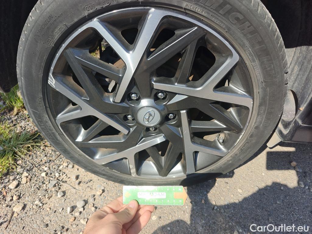  Hyundai  Konna HYUNDAI Kona / 2020 / 5P / todoterreno 1.6 GDI HEV Style Sky DCT #3