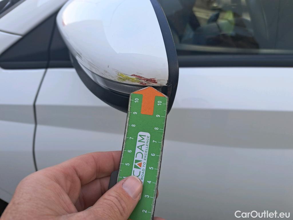  Hyundai  i20 HYUNDAI  / 2020 / 5P / berlina con portón 1.2 MPI Klass #35