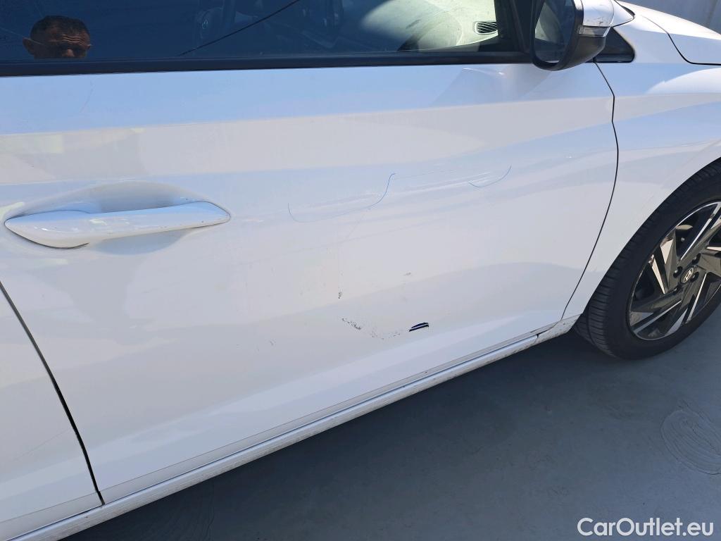  Hyundai  i20 HYUNDAI  / 2020 / 5P / berlina con portón 1.2 MPI Klass #17